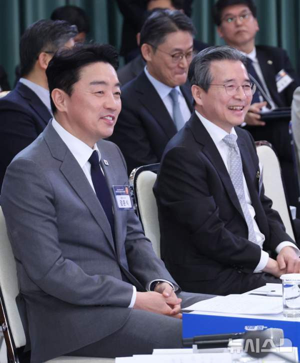 김용범 정책실장 AI 시대 초과이윤 국민배당금제 도입 논란과 코스피 8000선 급락 배경 분석