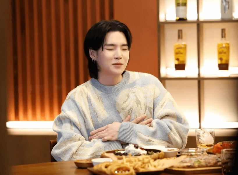 슈가-웃고있는-사진