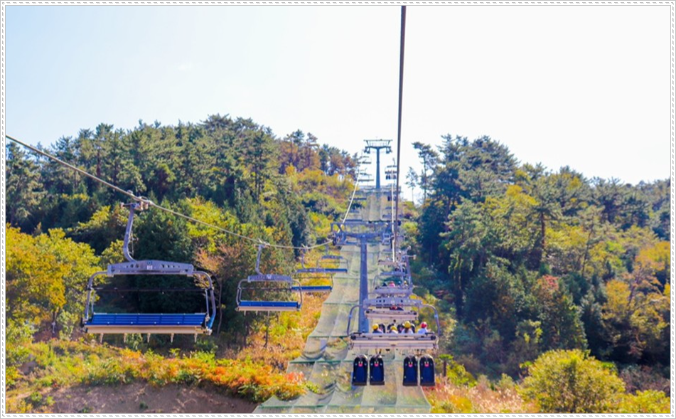 루지 탑승장으로 올라가는 리프트