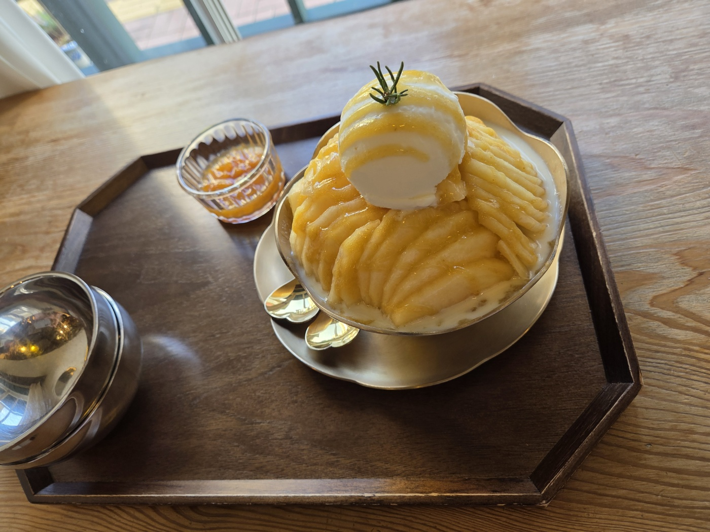 복숭아 빙수