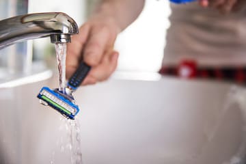 전기면도기 vs 일반 면도기 과학적 비교 – 해외 연구 결과로 알려진 진실