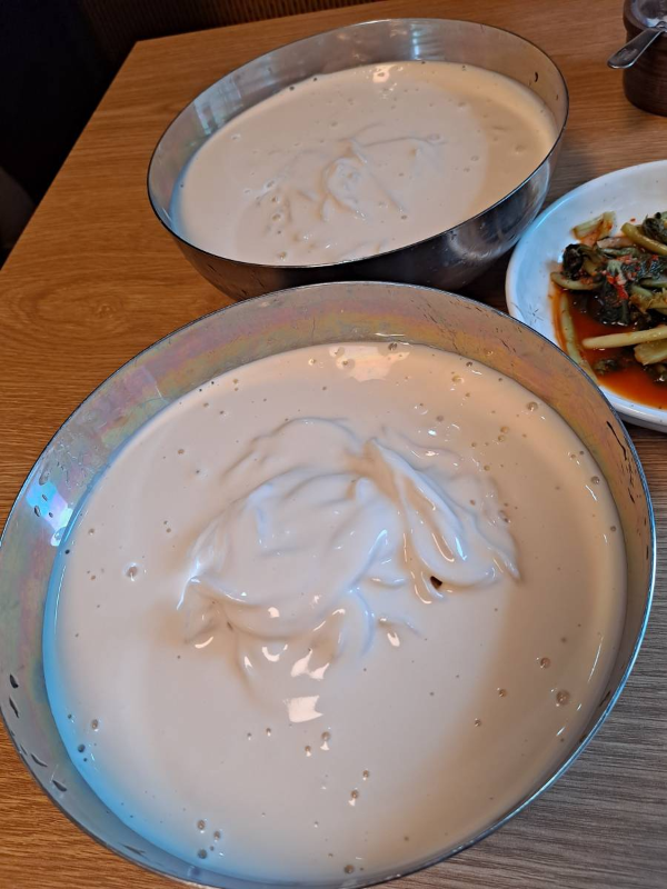 콩국수 두그릇