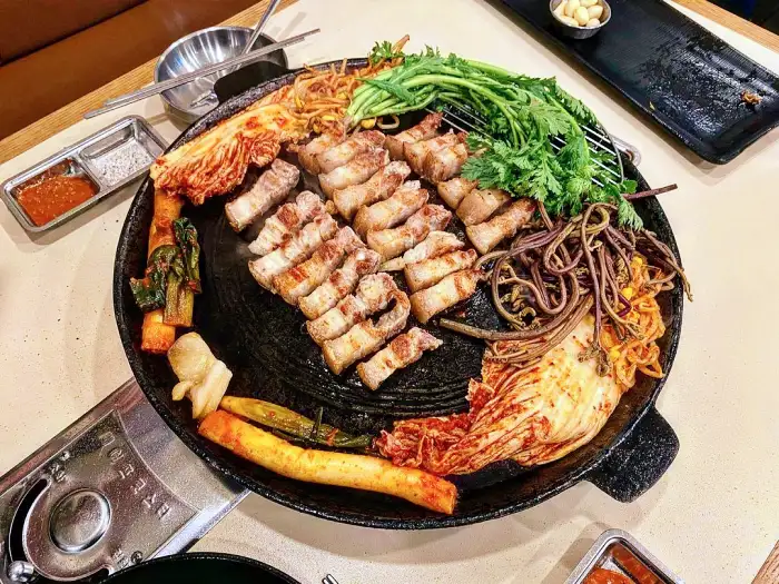 생방송 투데이 마포 공덕 벌집 밀랍 숙성 삼겹살 맛집