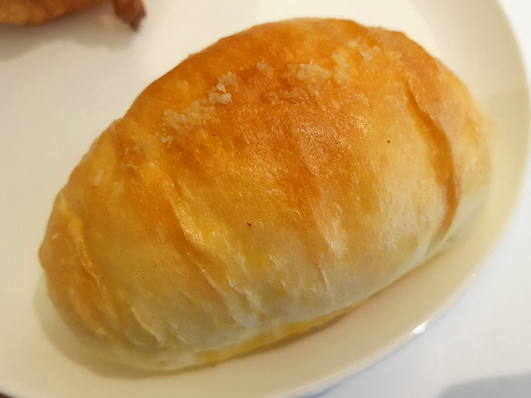 곤트란쉐리에 소금빵