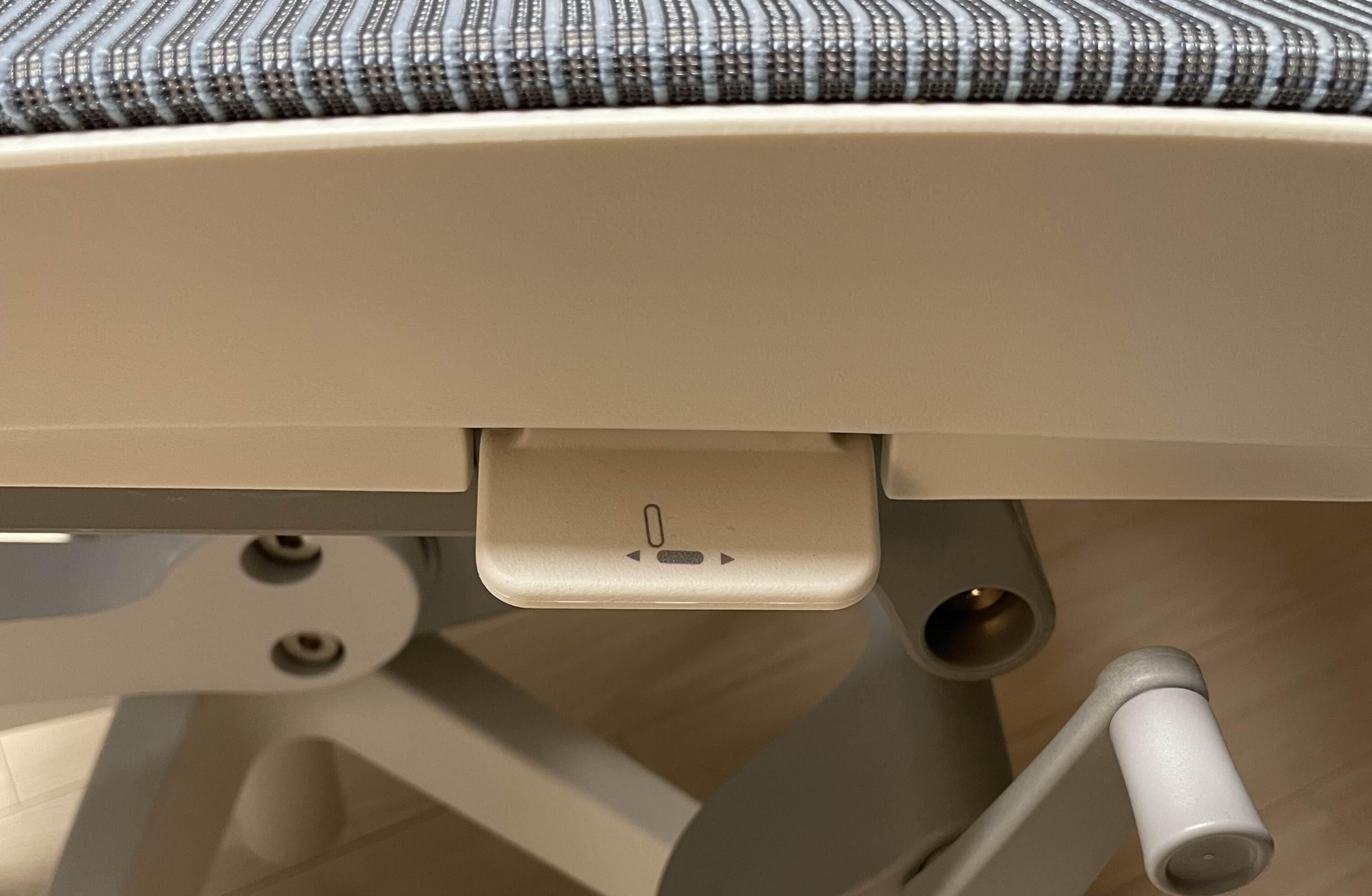 시디즈 T50 air HLDA 좌판 조절