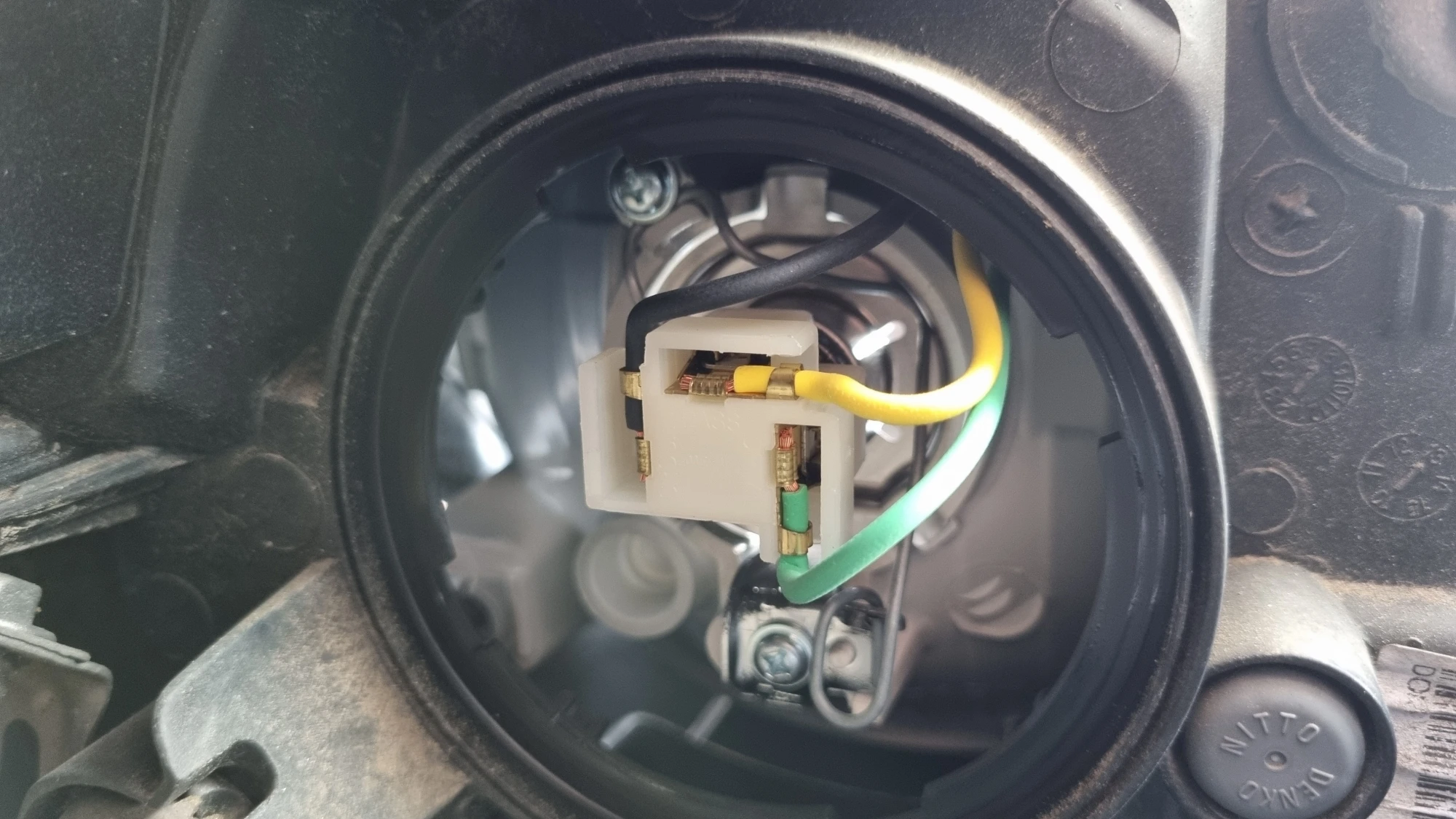 모닝 상향등 전구 전원 잭