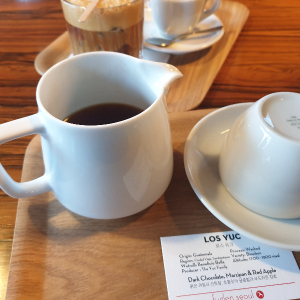 푸글렌 서울(Fuglen Seoul), 노르딕 커피를 맛볼 수 있는 상수역 카페_핸드 브루 커피