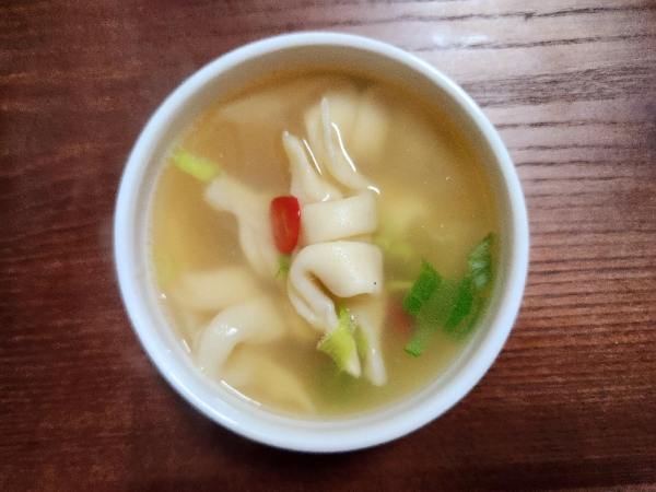 완성된 삼계 수제비