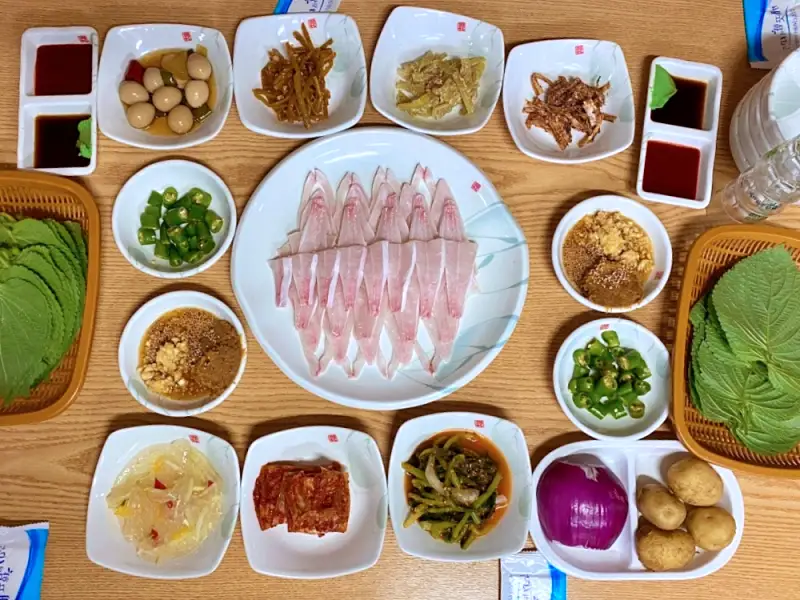 식객 허영만 백반기행 164회 최윤영 편 입 안에 퍼지는 담백함 병어회, 덕자회, 하모회, 갑오징어회 목포 자유시장 맛집 소개