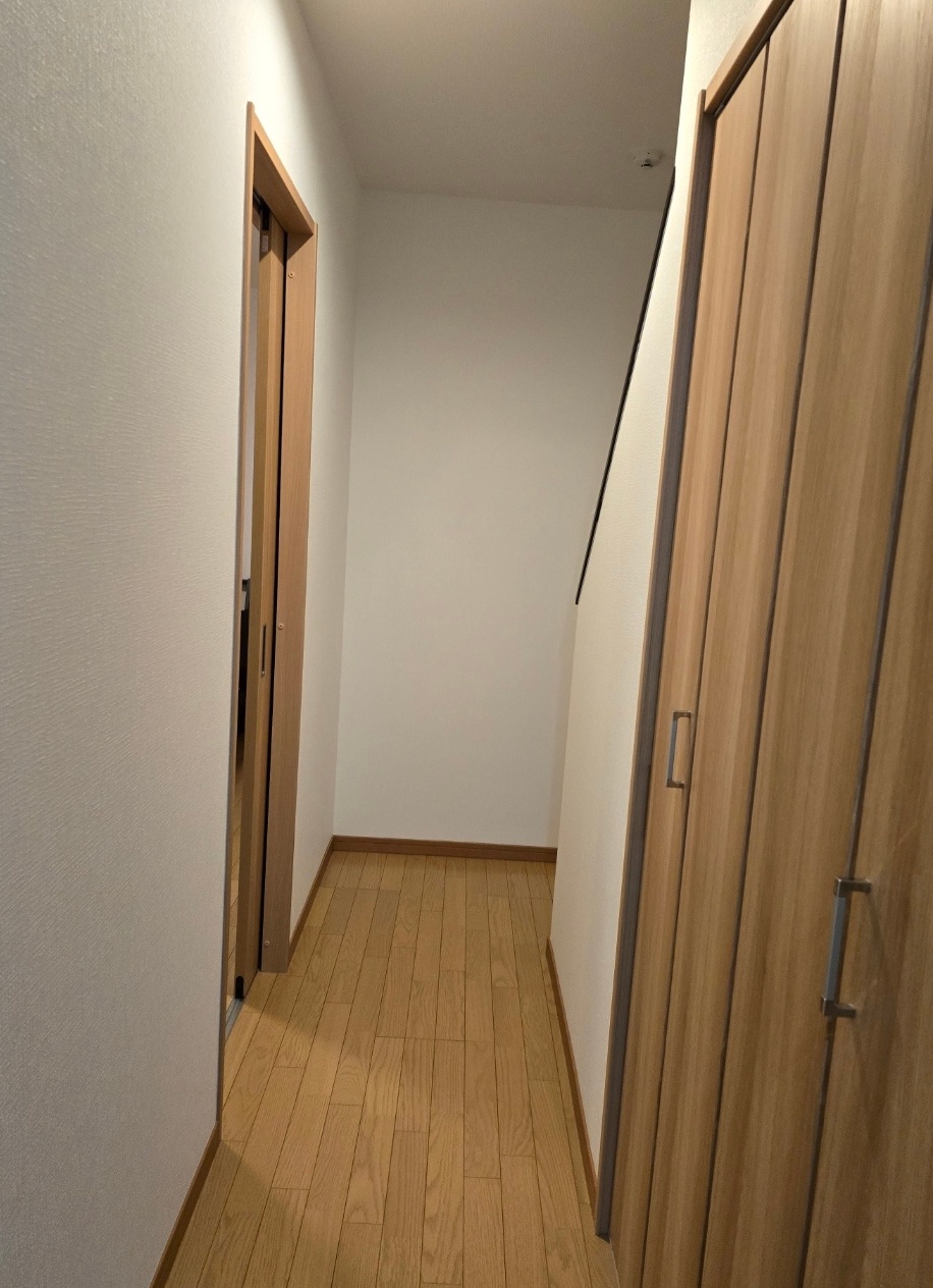 오사카 에어비엔비 주택 1층 복도 이미지