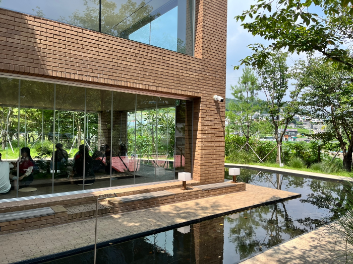 용인 대형 카페, 타임투비 외부 모습