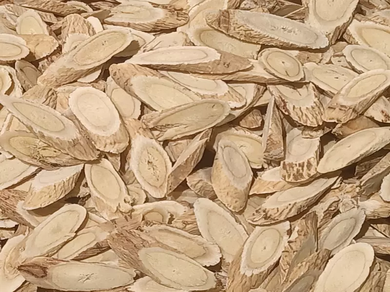 잘려진 건조된 황기