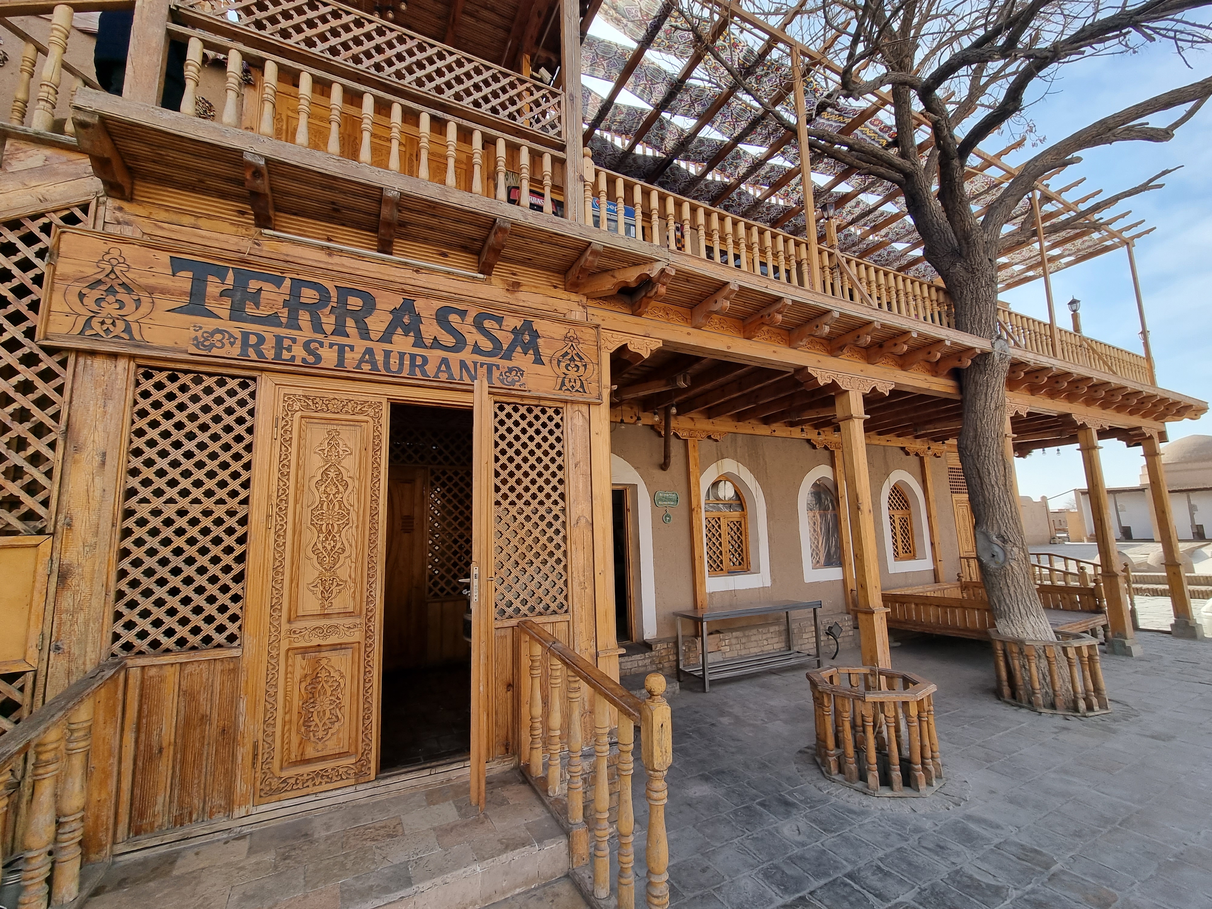 레스토랑 내부 및 외관 모습