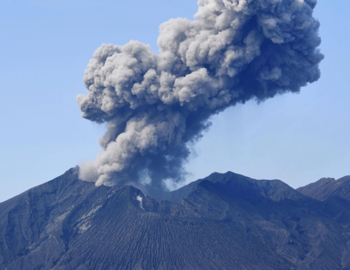 일본 사쿠라지마 화산 분화