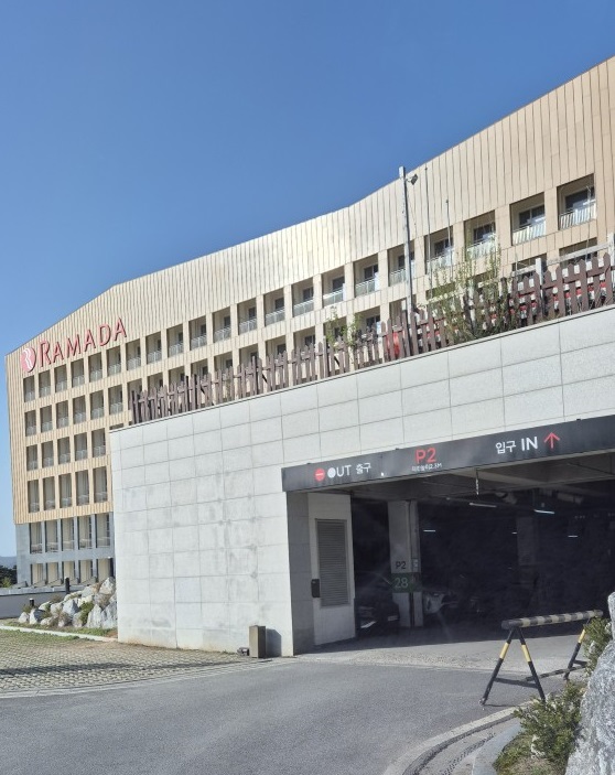 라마다 P2층 주차장