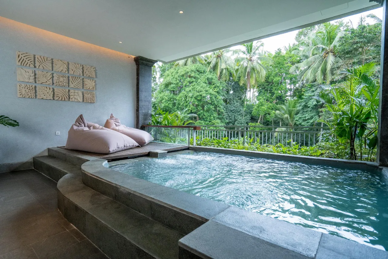 우붓_크리스타나아트앤컬처리조트_수영장