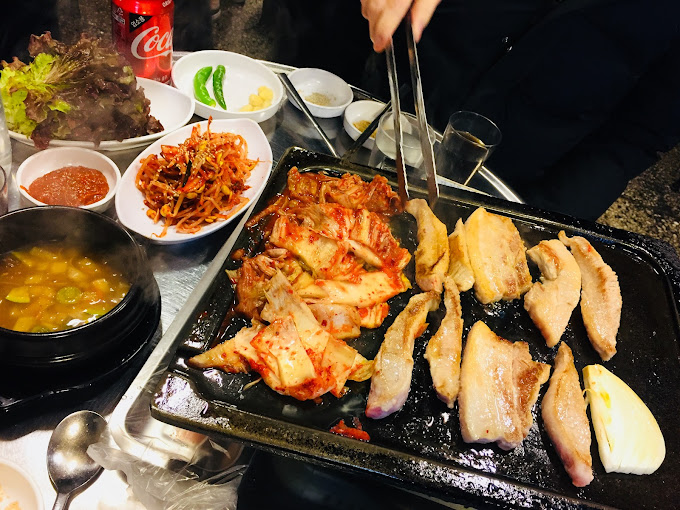 마포 합정동 삼겹살 '신김치생삼겹살'