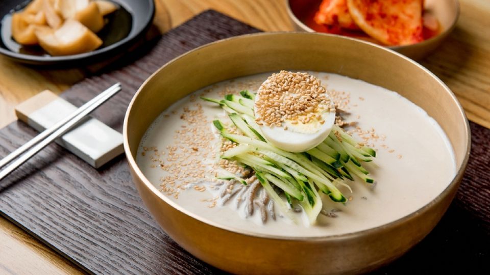 여름에 시원하게 즐기는 콩국수