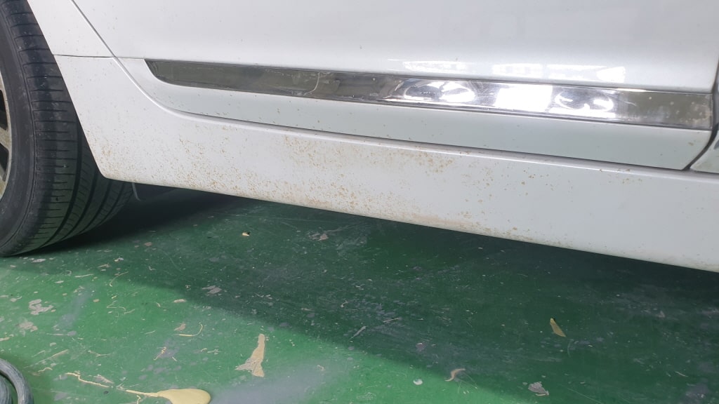 k7 범퍼도색 - 조수석 쪽 하단 스태프