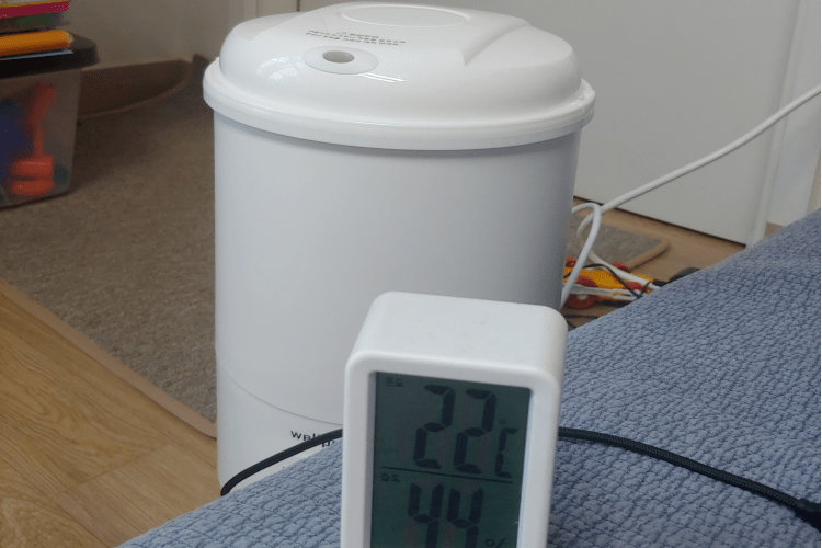 가습기와 습도계 이미지