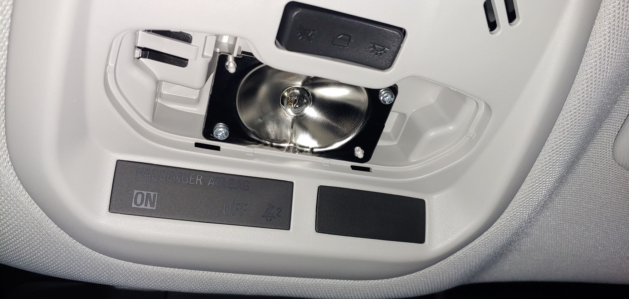 실제 차주가 알려주는 쉐보레 트랙스 크로스오버 - LED 실내등(전등) 교체하기