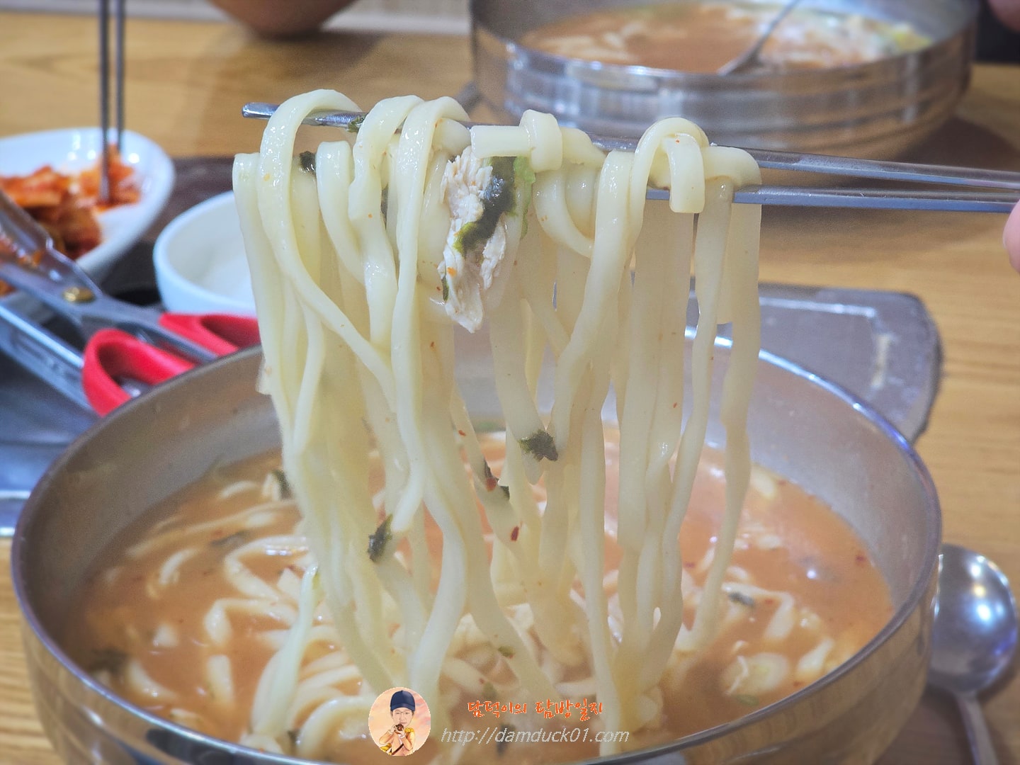 얼큰 닭칼국수
