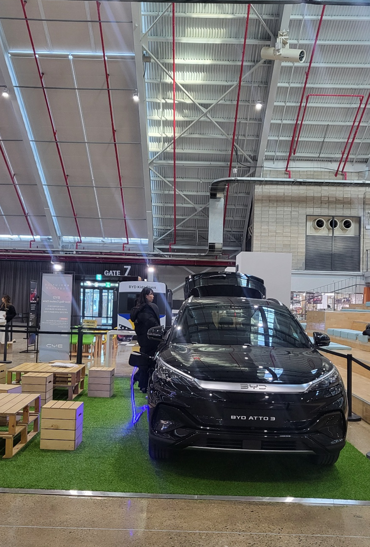 검정색 BYD 자동차