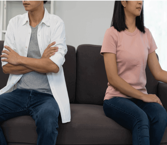 남녀가-서로등지고-있는-이미지