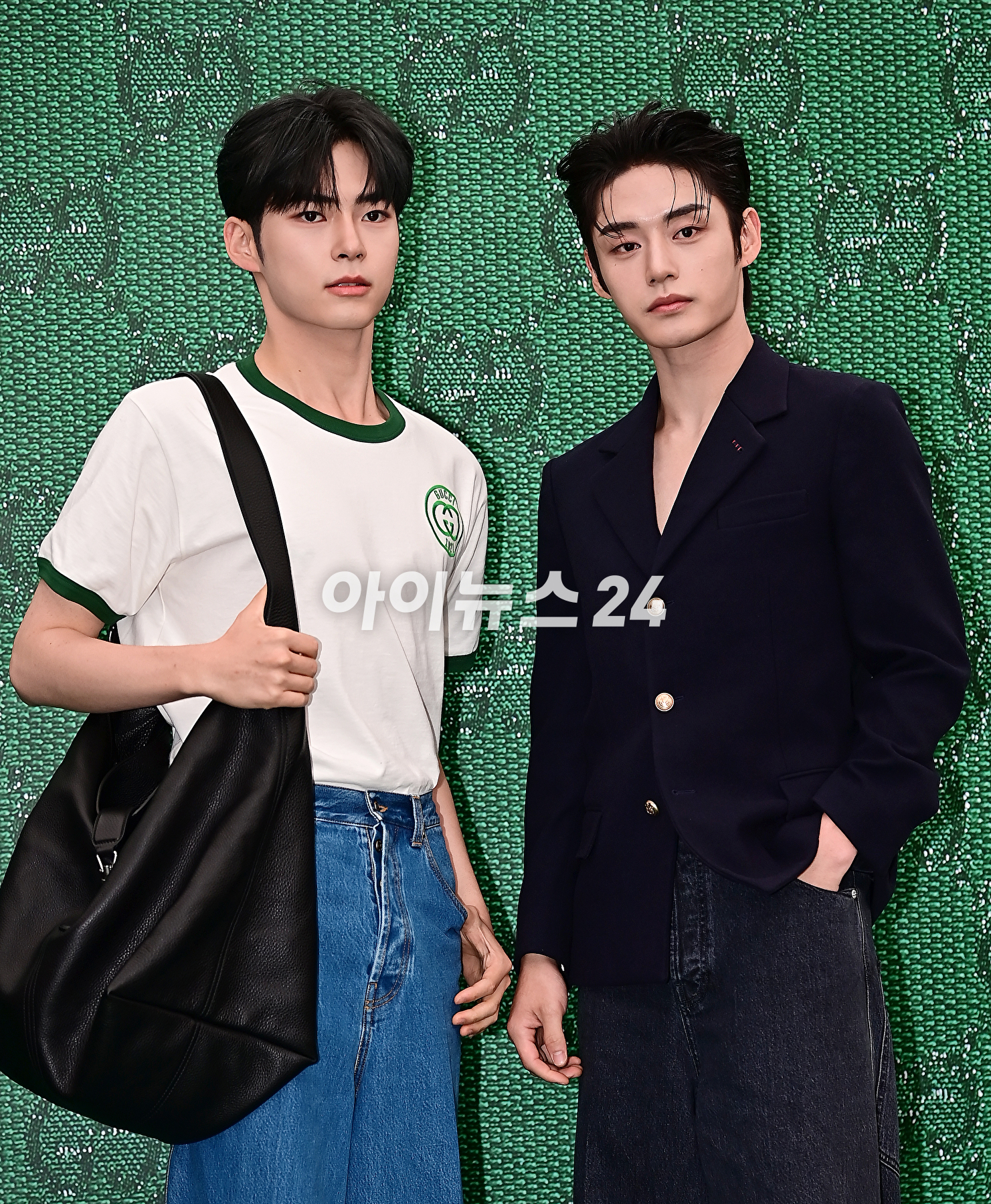 제로베이스원 김지웅이 6일 오후 서울 용산구 구찌가옥에서 열린 구찌(GUCCI) 신제품 출시 기념 행사에서 포토타임을 갖고 있다. [사진=곽영래 기자]