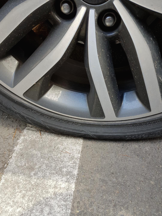 자동차 타이어 펑크 수리