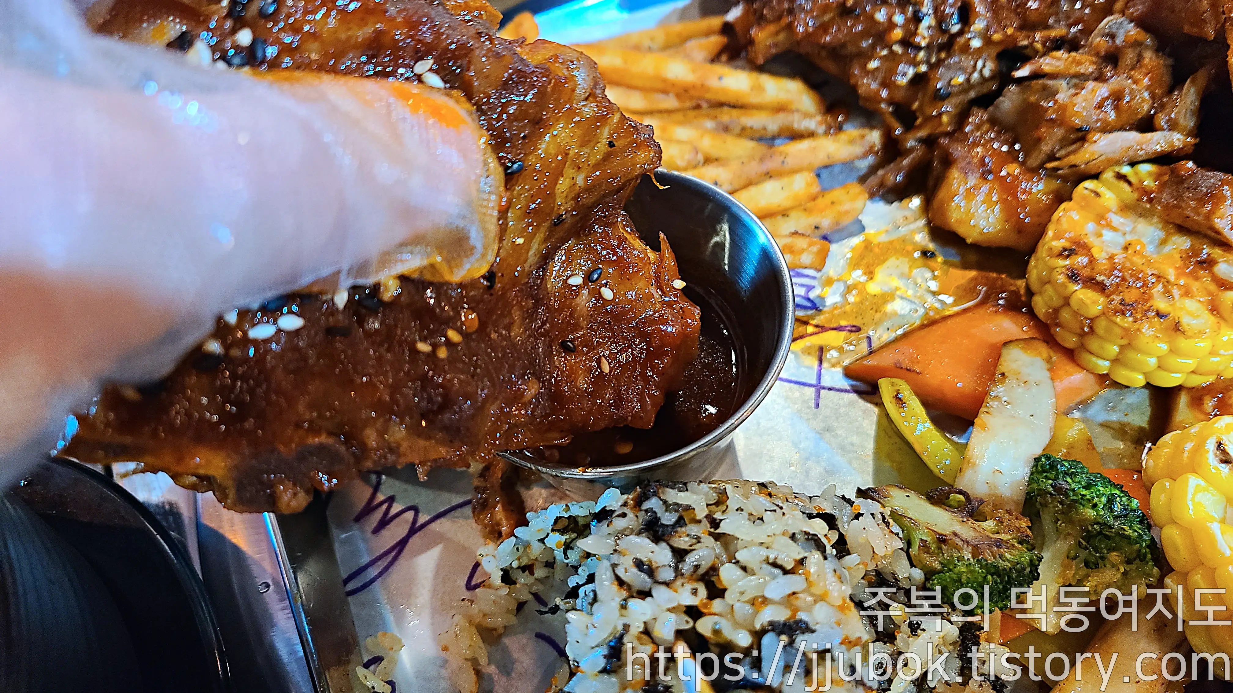 무청감자탕-볼케이노-뼈구이-소스-맛-2