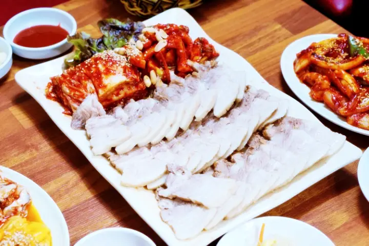 종로 가볼만한 곳, 데이트 코스, 한옥 카페, 종로 굴 보쌈 맛집, 순대국 맛집 식당 추천