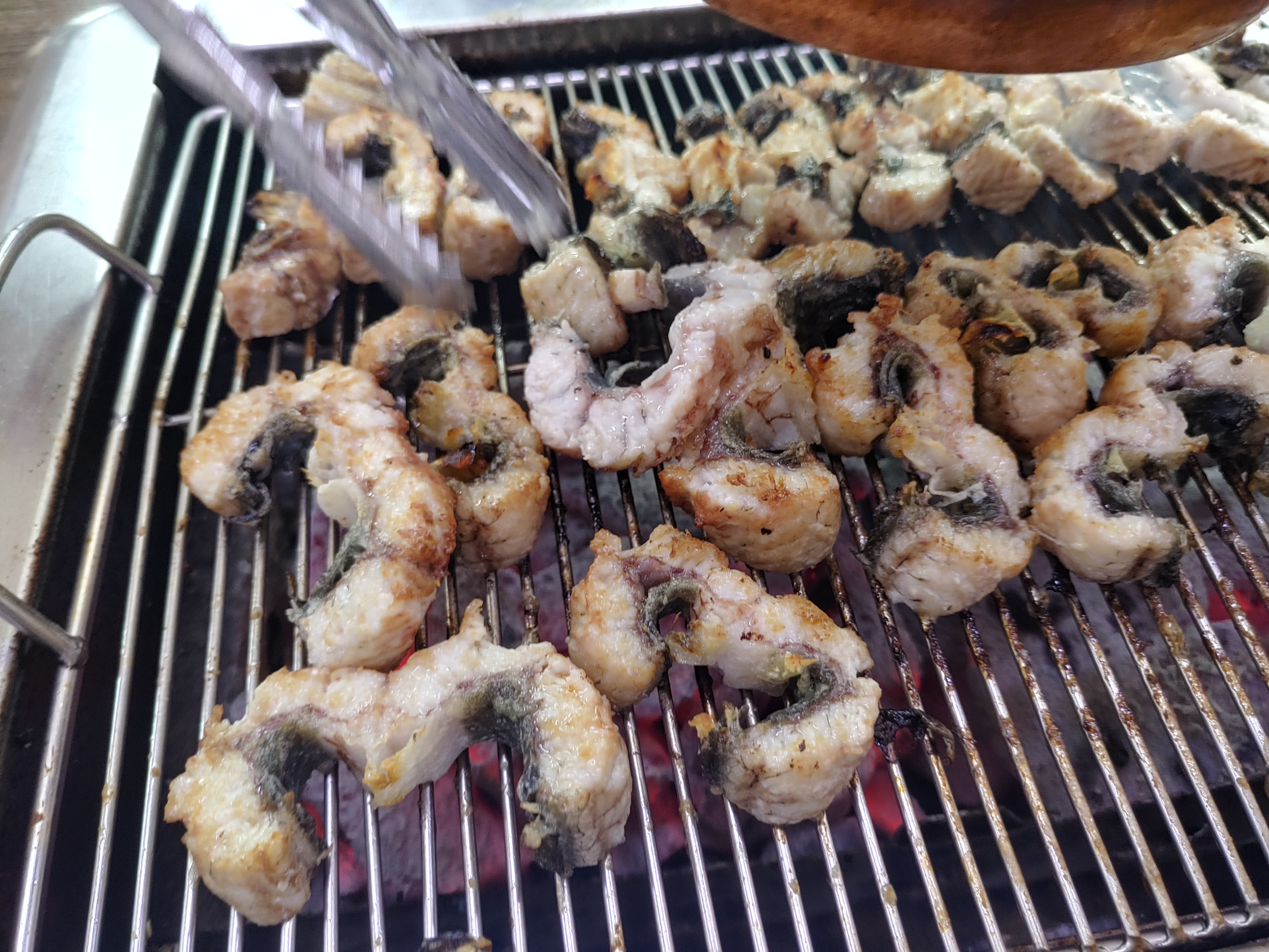 장어를 잘 구워주시고