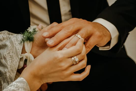 축의금 봉투 쓰는 방법: 예의와 정성을 담아 작성하는 팁