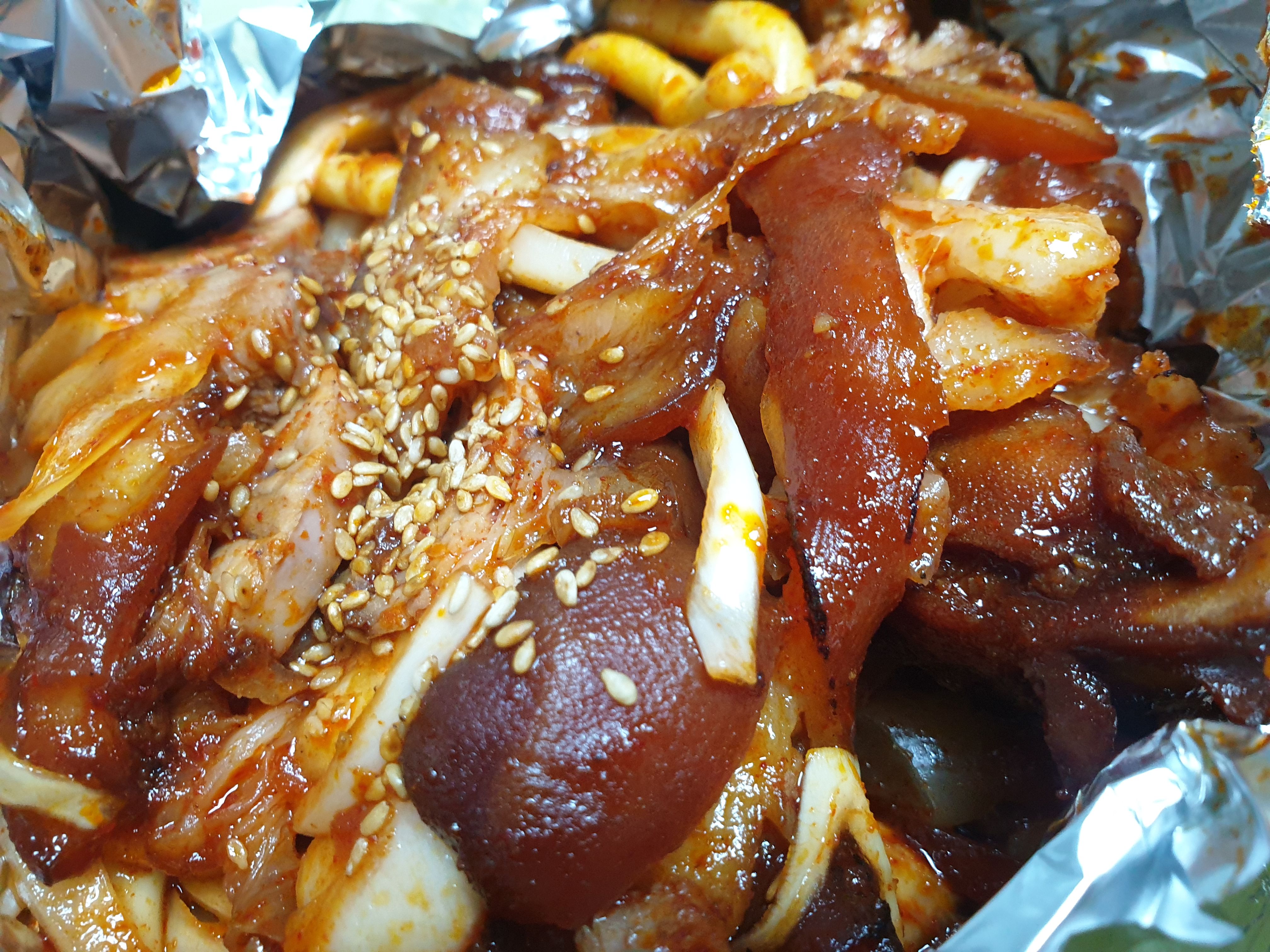 족발에 빨간양념한거