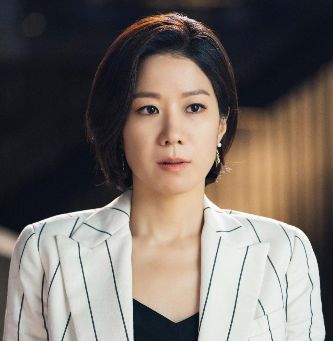 드라마의 한 장면의 전혜진의 모습