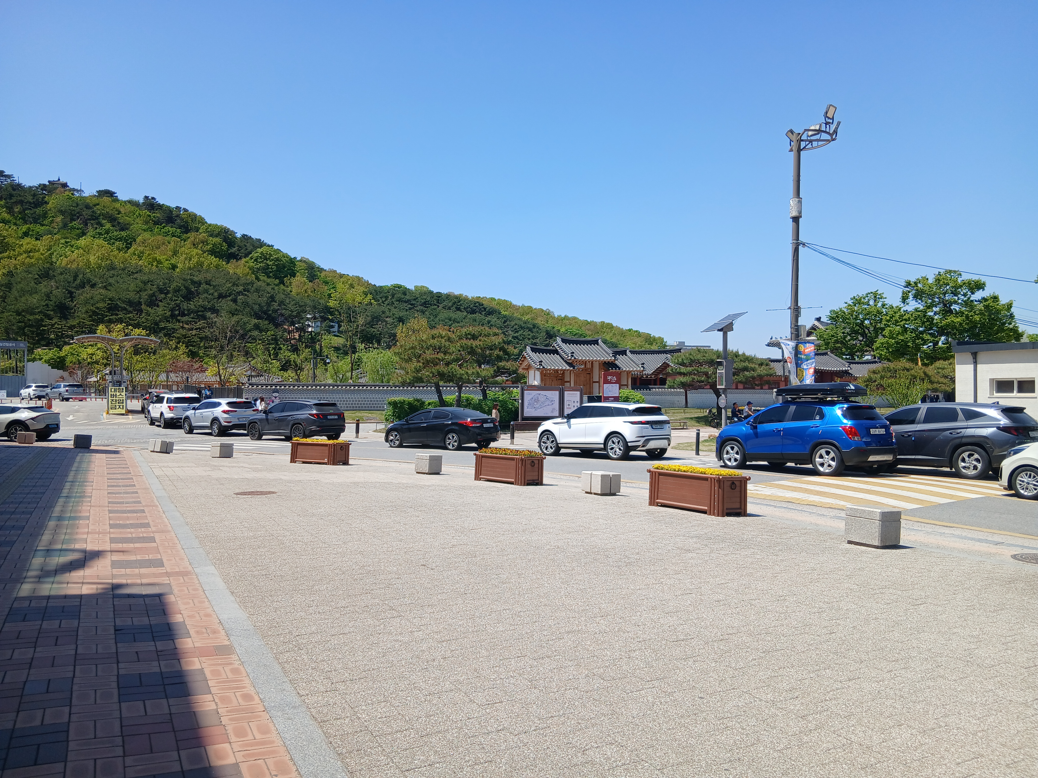 수원 화성행궁 주차장 주말 대기 차량 상황, 행궁동 주차 혼잡 모습