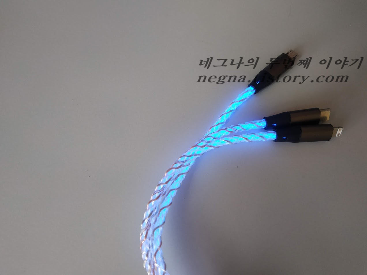 USB 케이블 RGB 효과.