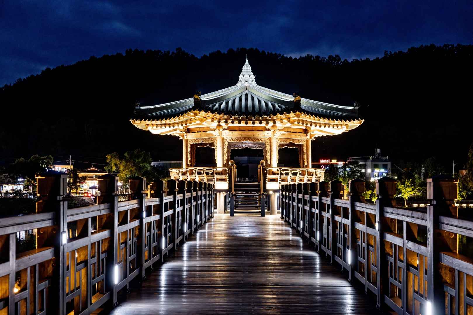 월영교