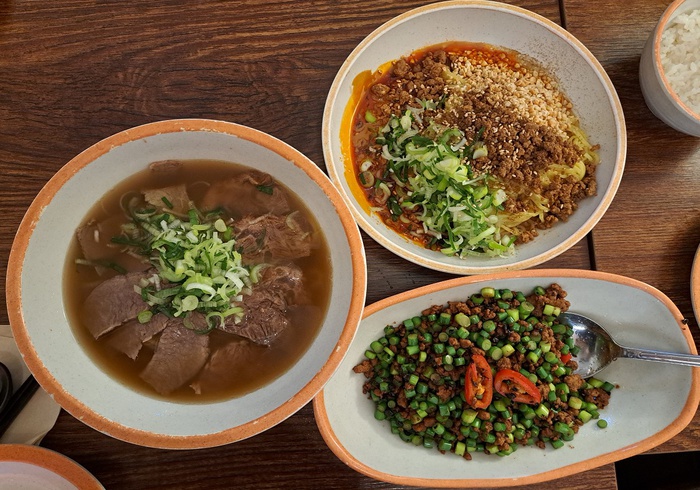 대만비빔탄탄면, 진리우육면, 마늘꽃볶음 사진