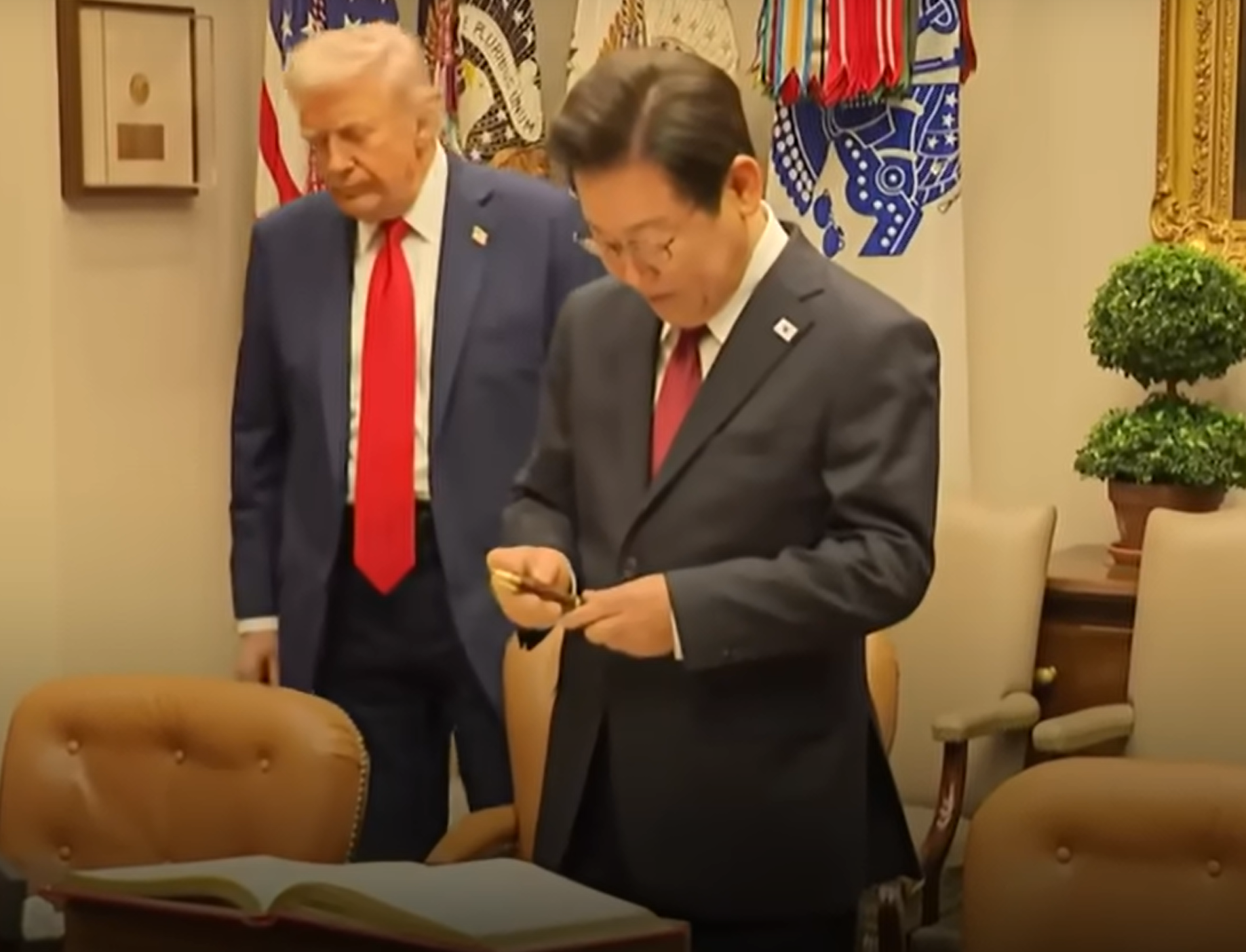 이재명 볼펜, 트럼프 볼펜, 이재명 펜, 트럼프 펜, 펜, 골프채, 볼펜, 이재명 대통령, 트럼프 대통령, 선물, 펜 선물, 볼펜 선물