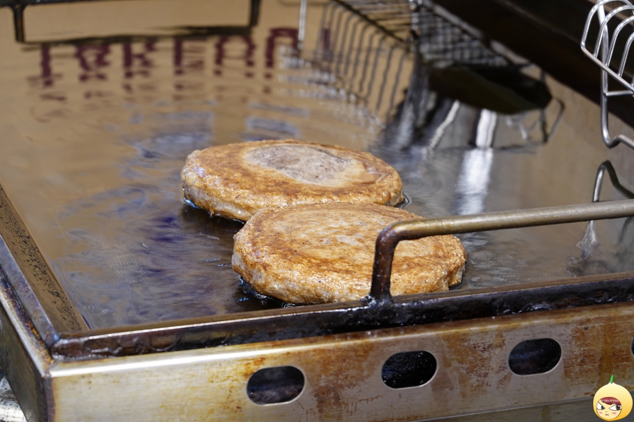 호떡을 만들고 있는 중