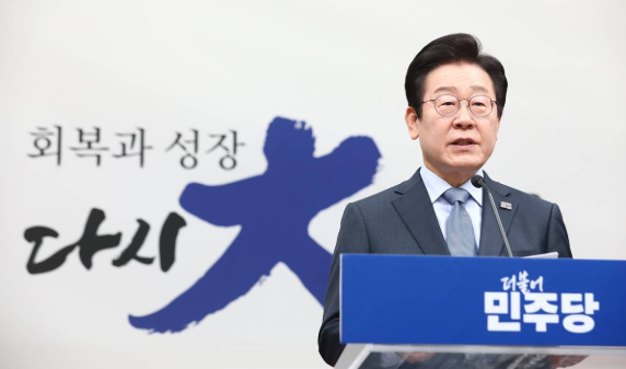 민생지원금을 포기하자는 이재명의원 모습입니다.