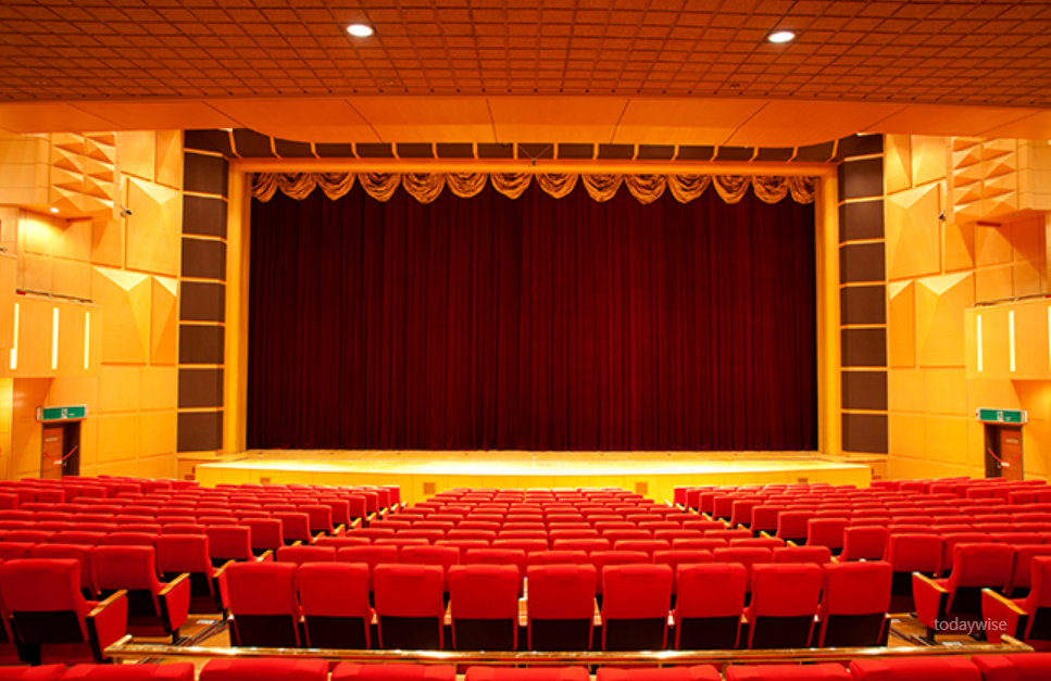 한전아트센터 1층 음향조정실앞 18번에서 무대를 바라본 공연장 모습