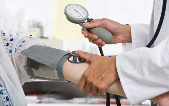 고혈압관리 혈압낮추는방법 혈압약 심혈과질환예방 건강관리 식이요법 저염식 운동효과 BMI관리 생활습관개선.png