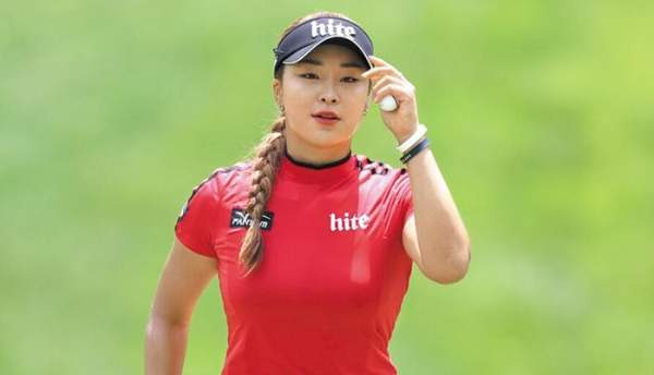 윤이나 프로 골프선수 나이 프로필 총정리: 고향, 학력, 오구 플레이 징계 감경 전말 및 2024년 KLPGA 3관왕에서 2026년 LPGA 메이저 상금 잭팟까지 스탯 분석