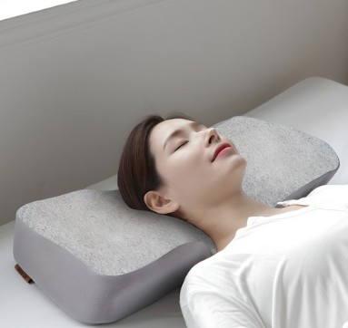 숙면을 위한 꿀잠 아이템-인체공학 메모리폼 베개