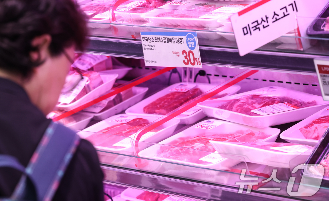 미국산소고기폭등, 수입소고기가격, 한우미국산비교, 척아이롤가격, 축산물물가비상, 고환율소고기, 국제유가상승영향, 수입식품물가, 밥상물가비상, 한우안심가격, 축산물품질평가원, 수입고등어가격, 망고파인애플가격, 수입물가상승원인, 미국소고기공급부족, 물류비상승, 중동전쟁물가, 재테크소비전략, 마트소고기할인, 2026년물가전망