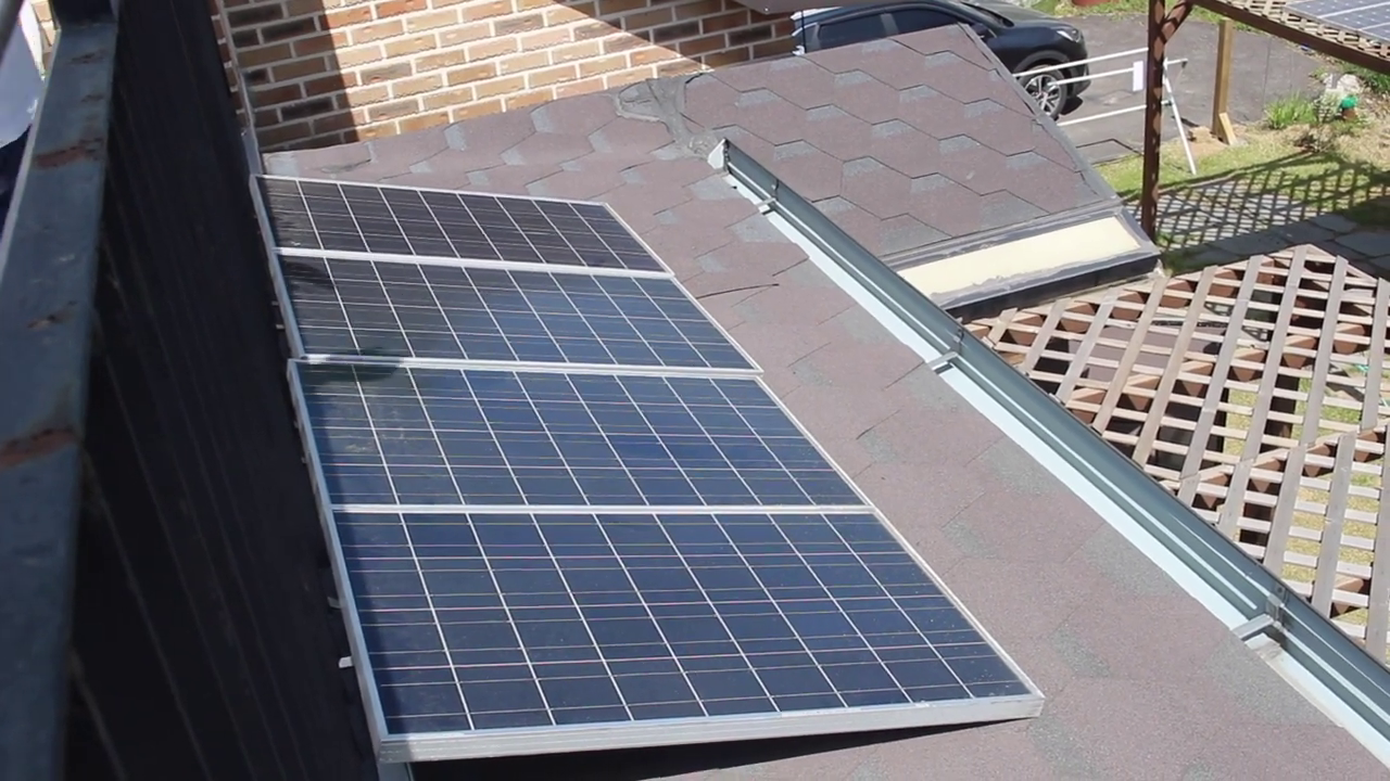 지붕에 태양광 패널