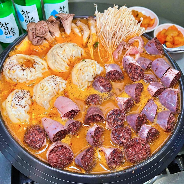 2TV 생생정보 홍대 순대 만두 곱창 전골 맛집